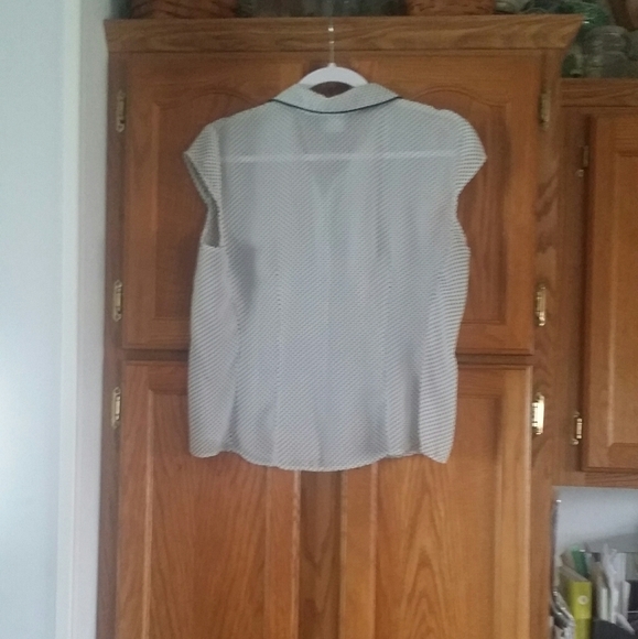 EUC -  Cute cream and black pokadot button front t - Picture 3 of 6